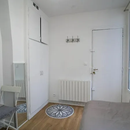 Hostnfly - Charming Sunny Studio Near Opera *